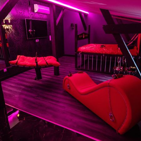 Red Palace Apartament Bdsm Μπίντγκοστς Εξωτερικό φωτογραφία