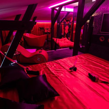 Red Palace Apartament Bdsm Μπίντγκοστς Εξωτερικό φωτογραφία