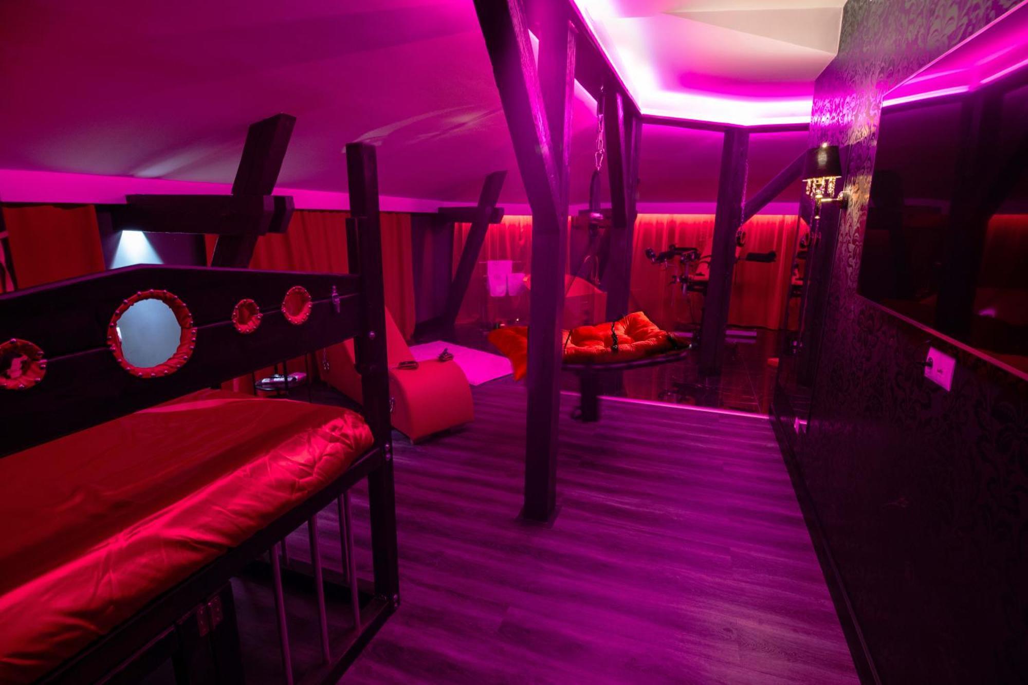 Red Palace Apartament Bdsm Μπίντγκοστς Εξωτερικό φωτογραφία