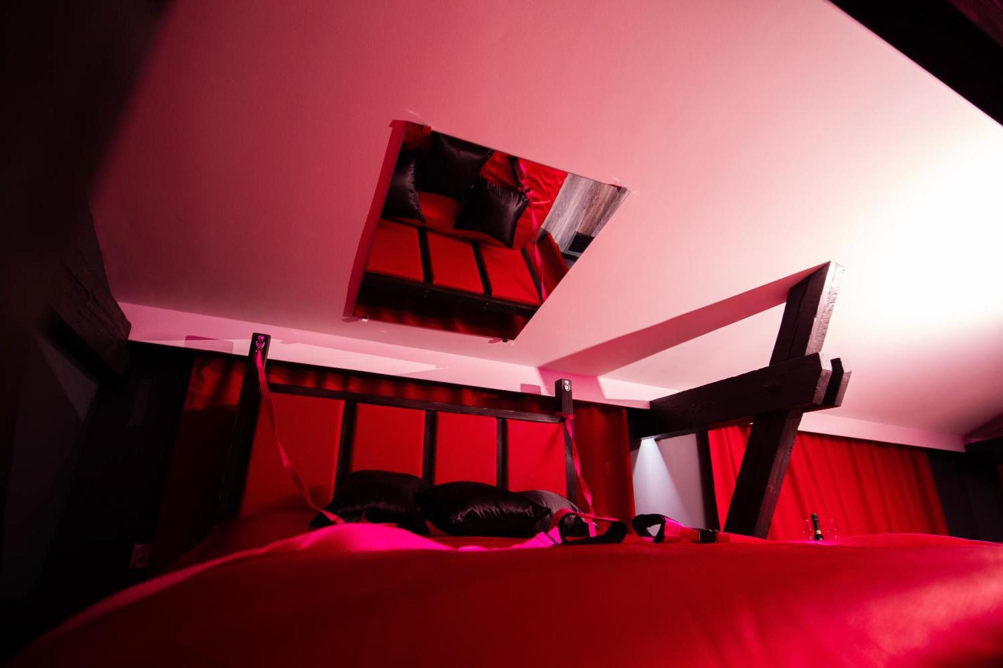 Red Palace Apartament Bdsm Μπίντγκοστς Εξωτερικό φωτογραφία