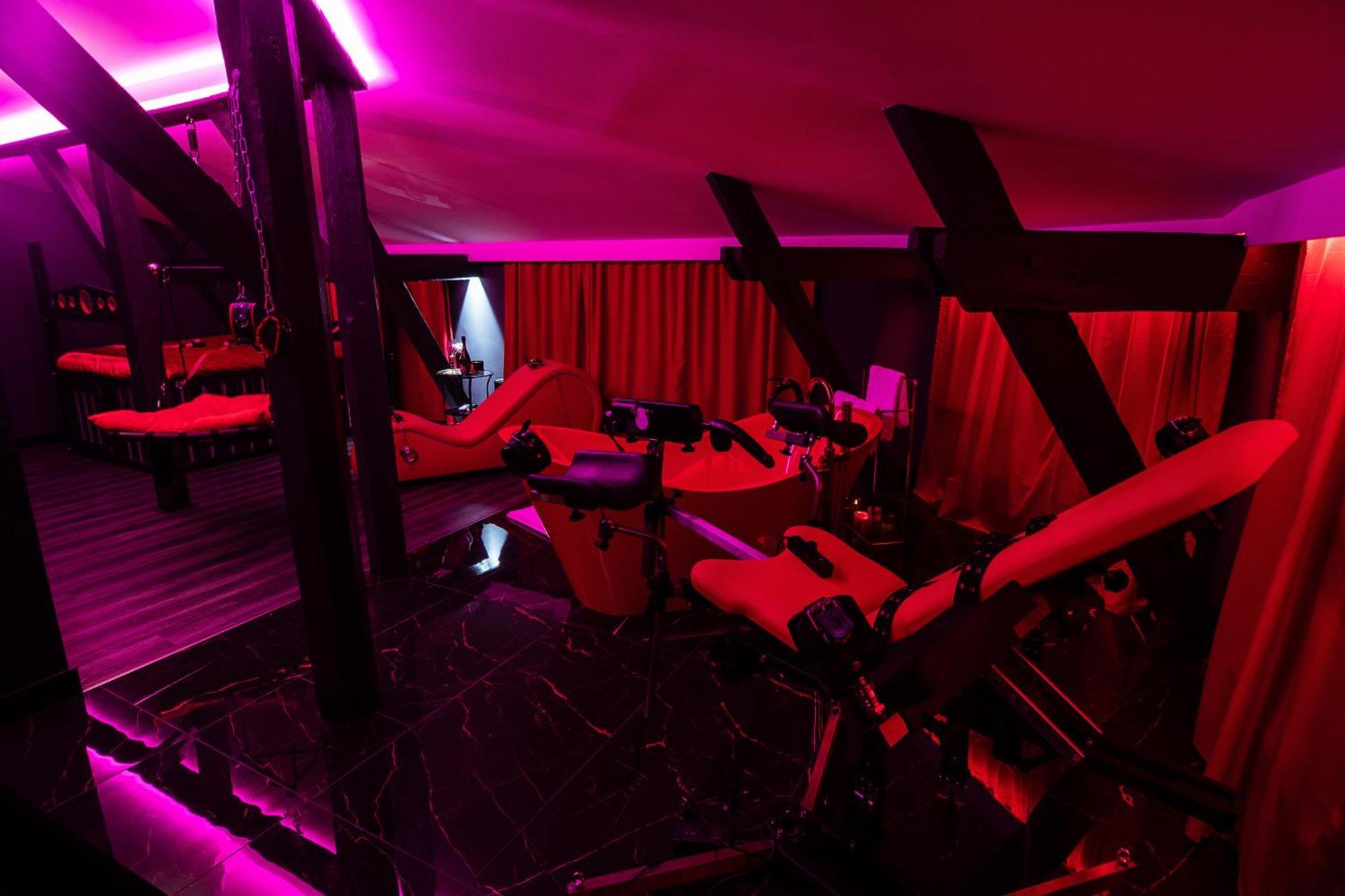 Red Palace Apartament Bdsm Μπίντγκοστς Εξωτερικό φωτογραφία