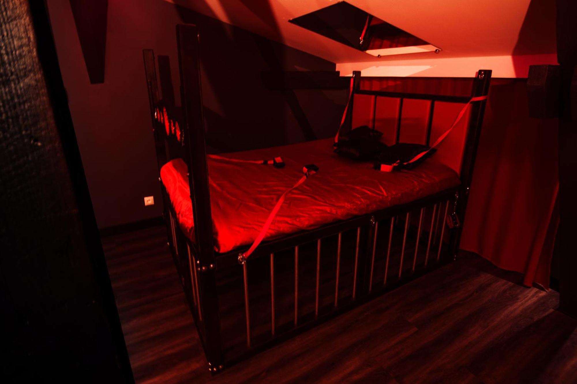 Red Palace Apartament Bdsm Μπίντγκοστς Εξωτερικό φωτογραφία